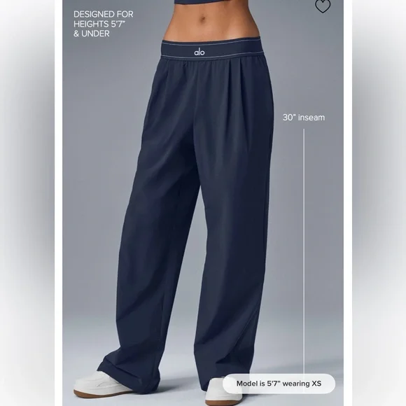 【ALO Yoga】日常使いパンツ Suit Up Trouser (Regular) Suit Up Trouser (Regular) - Navy | Alo Yoga